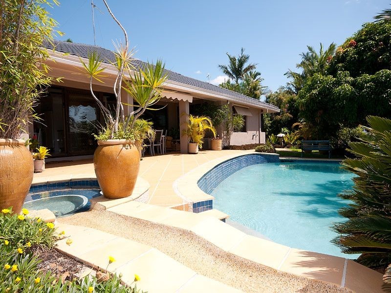 9 Nootka Court, Broadbeach Waters QLD 4218