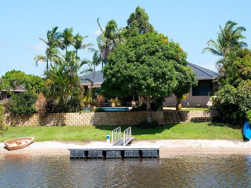9 Nootka Court, Broadbeach Waters QLD 4218