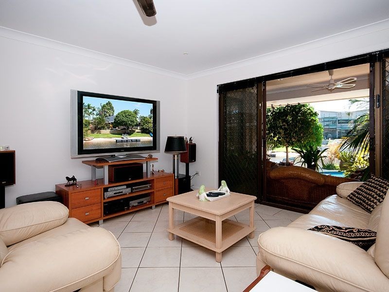 9 Nootka Court, Broadbeach Waters QLD 4218
