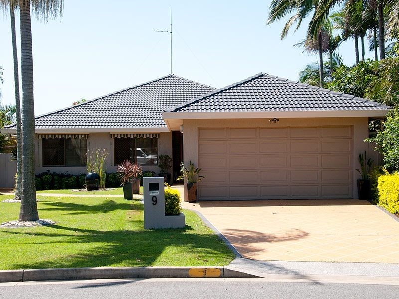 9 Nootka Court, Broadbeach Waters QLD 4218