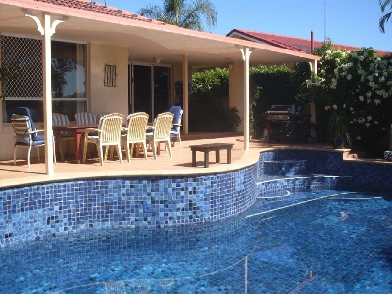 33 McCleary Street, Sorrento QLD 4217