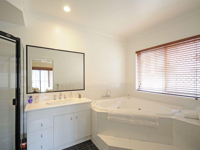 7 Cheval Court, Benowa Waters QLD 4217
