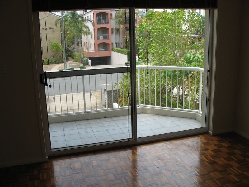 3/44 Britannia Avenue, Broadbeach QLD 4218