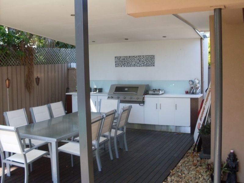 40 Brindisi Avenue, Isle Of Capri QLD 4217