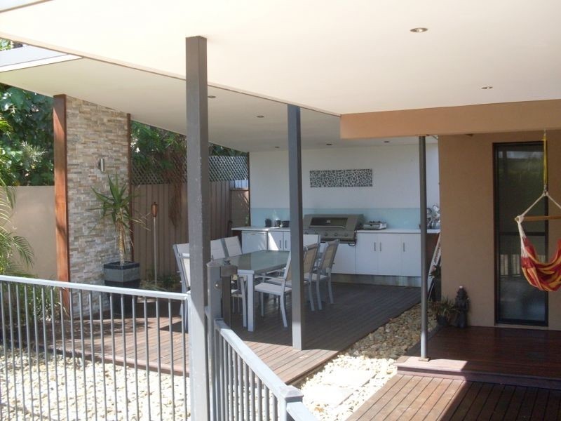 40 Brindisi Avenue, Isle Of Capri QLD 4217