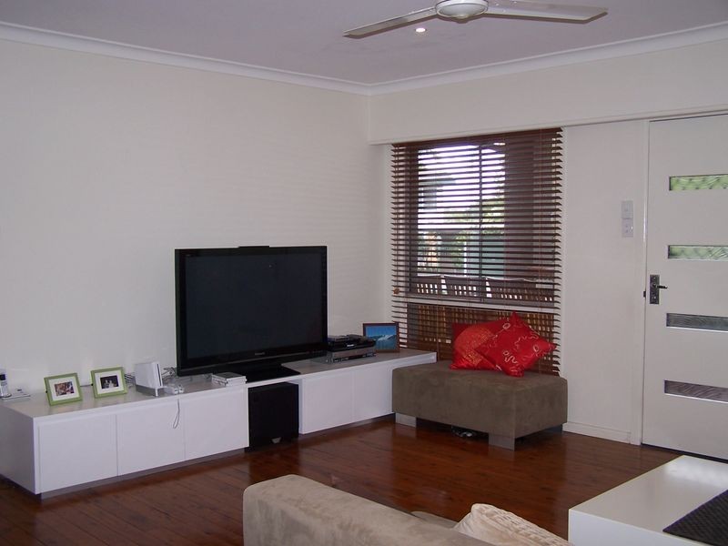 26 Naples Avenue, Isle Of Capri QLD 4217