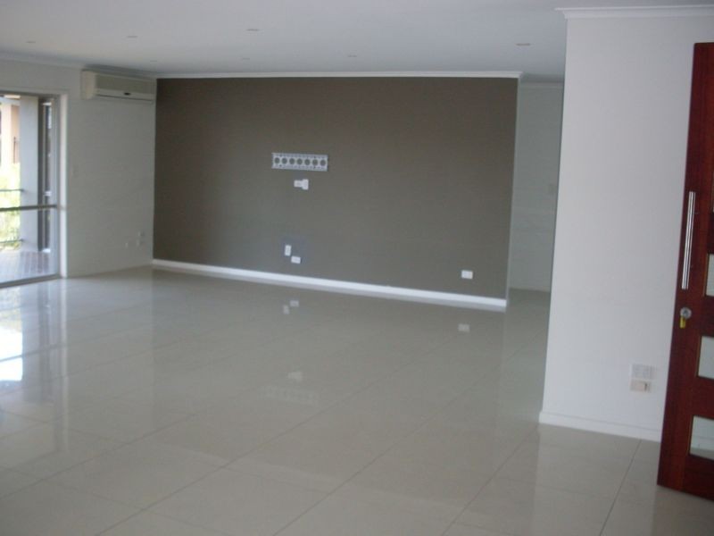 10 Binda Place, Sorrento QLD 4217