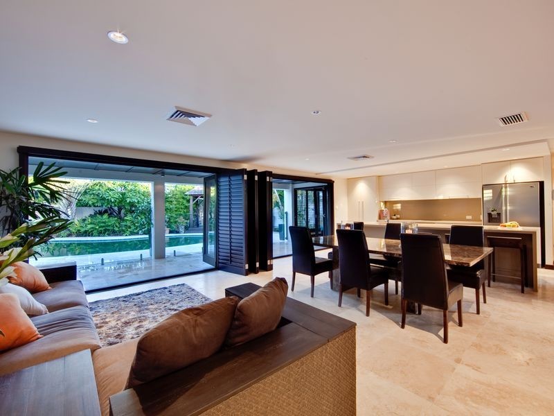 30 Remo Street, Isle Of Capri QLD 4217