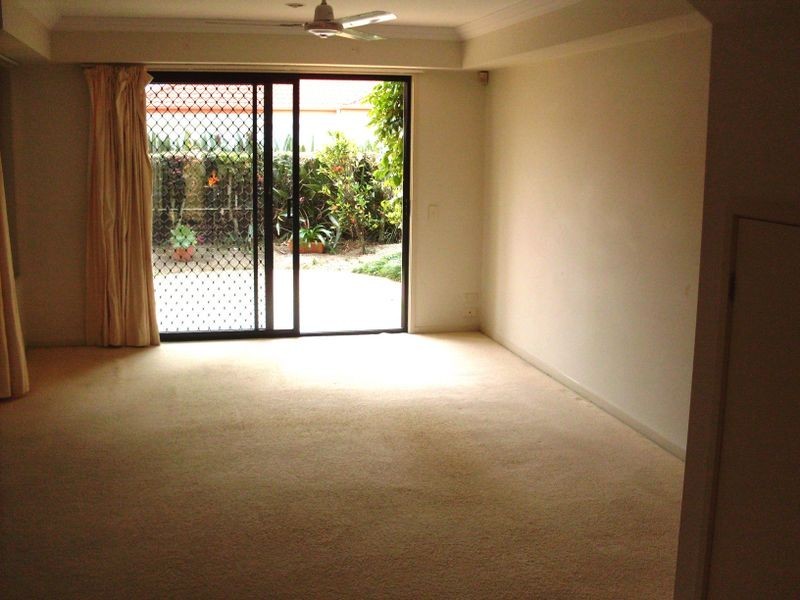 43/2 Bronberg Court, Benowa QLD 4217