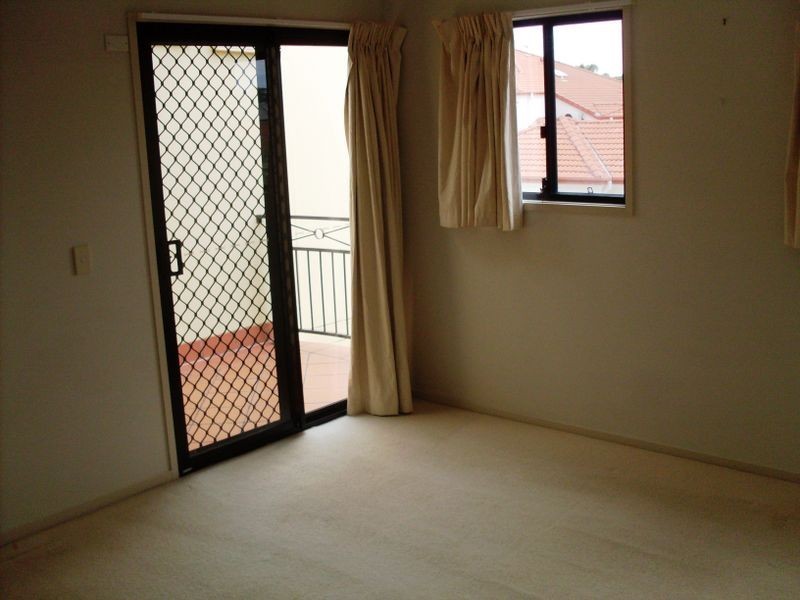 43/2 Bronberg Court, Benowa QLD 4217