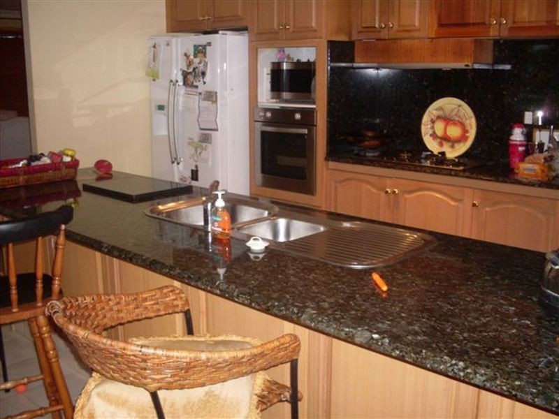 19 Rannock Avenue, Benowa QLD 4217