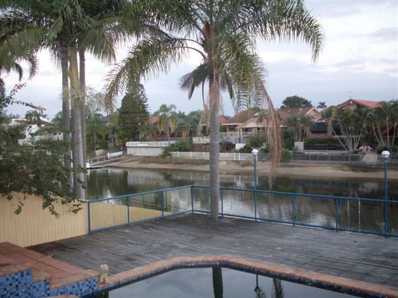 19 Rannock Avenue, Benowa QLD 4217