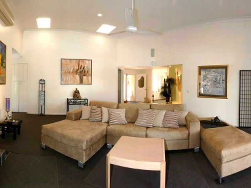 106 Upton Street, Sorrento QLD 4217