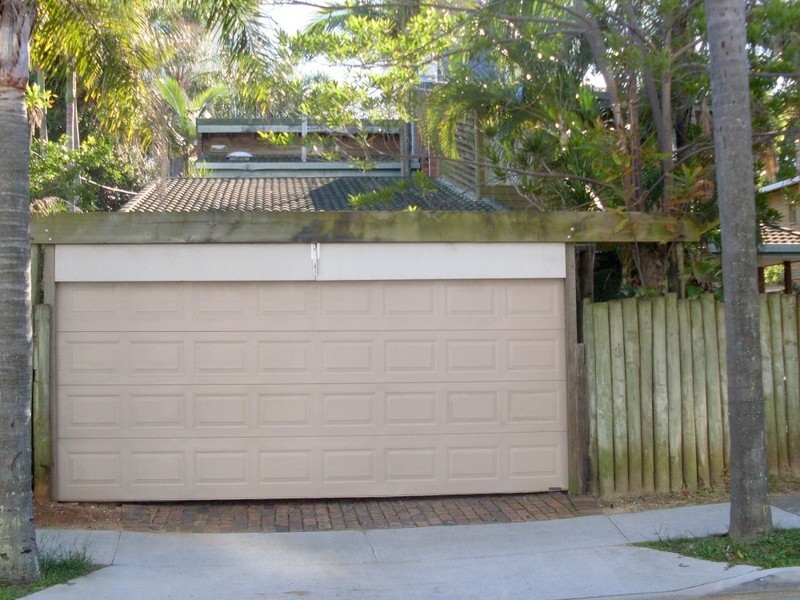 13a Cronin Avenue, Main Beach QLD 4217