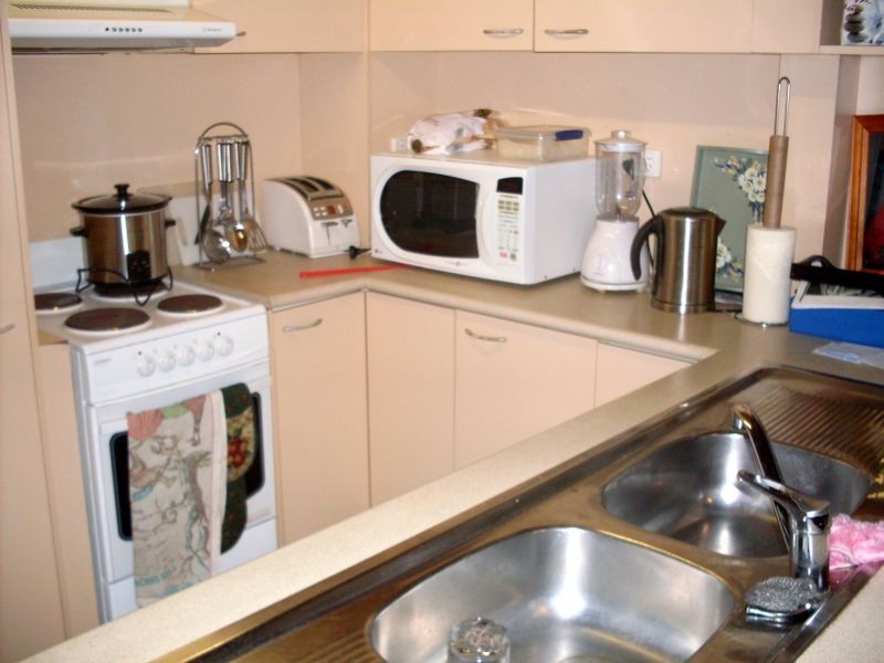 13b Cronin Avenue, Main Beach QLD 4217