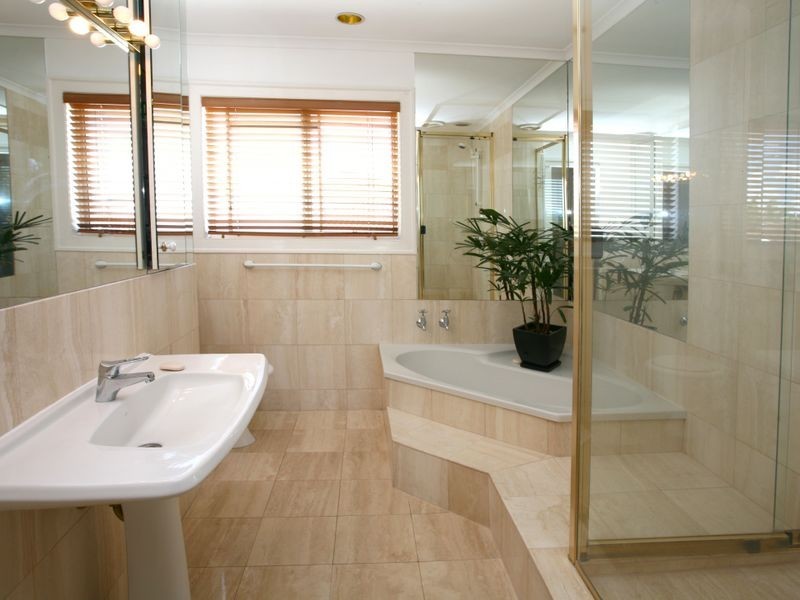 66 Boomerang Crescent, Sorrento QLD 4217