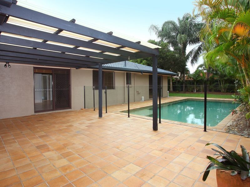 25 McIlwraith Avenue, Sorrento QLD 4217