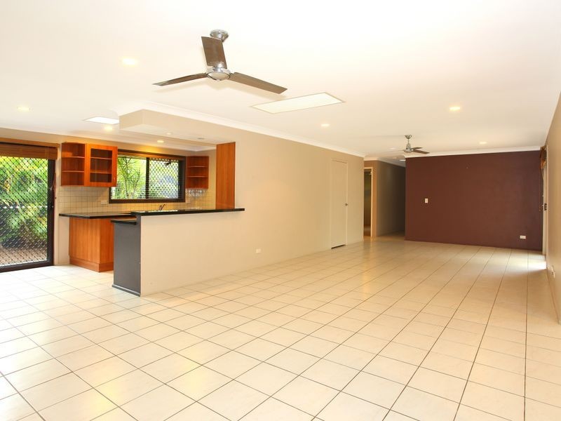 25 McIlwraith Avenue, Sorrento QLD 4217