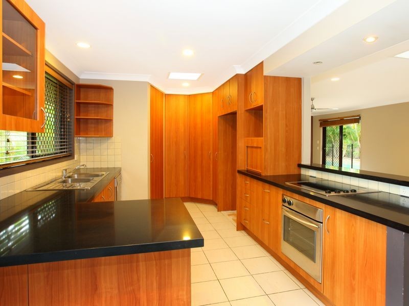 25 McIlwraith Avenue, Sorrento QLD 4217