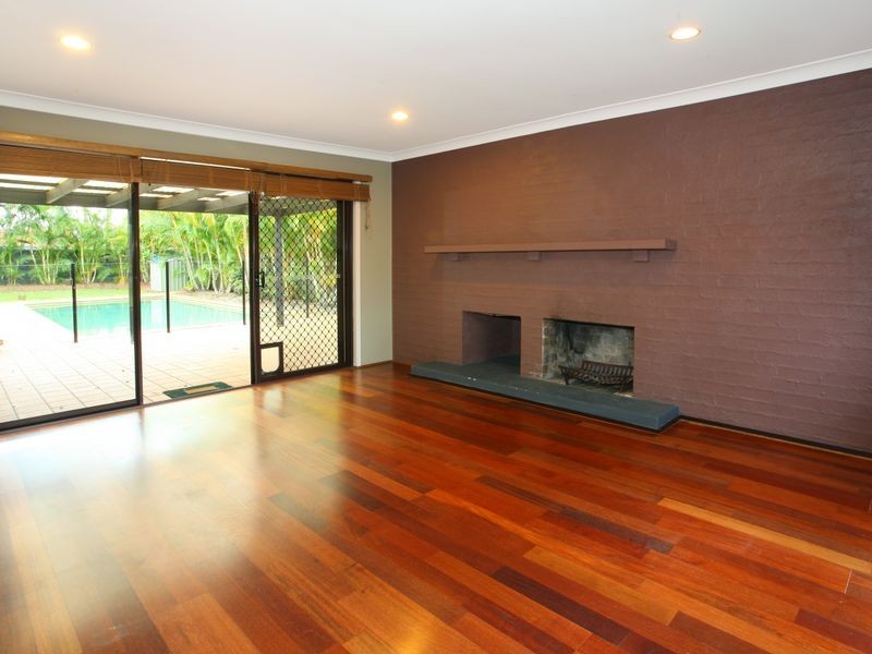 25 McIlwraith Avenue, Sorrento QLD 4217