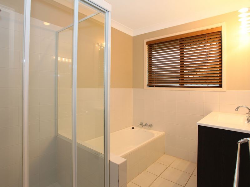 25 McIlwraith Avenue, Sorrento QLD 4217