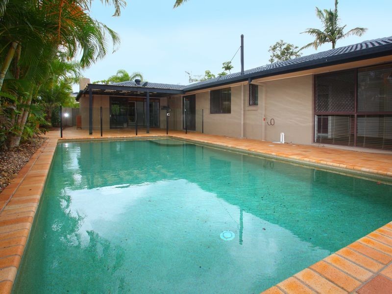 25 McIlwraith Avenue, Sorrento QLD 4217