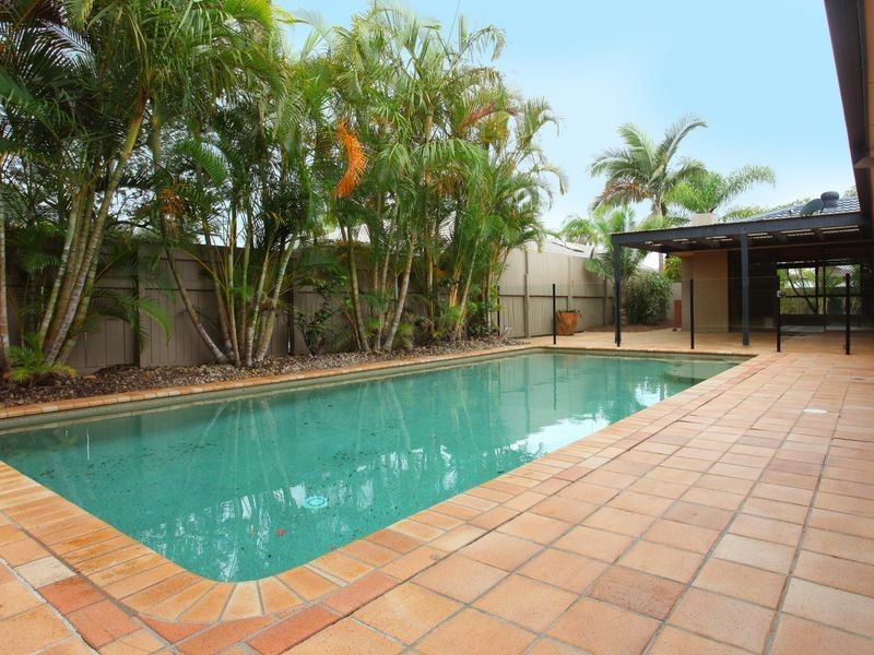 25 McIlwraith Avenue, Sorrento QLD 4217