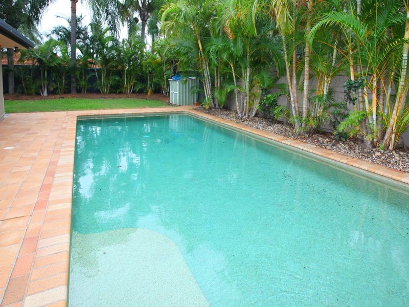25 McIlwraith Avenue, Sorrento QLD 4217