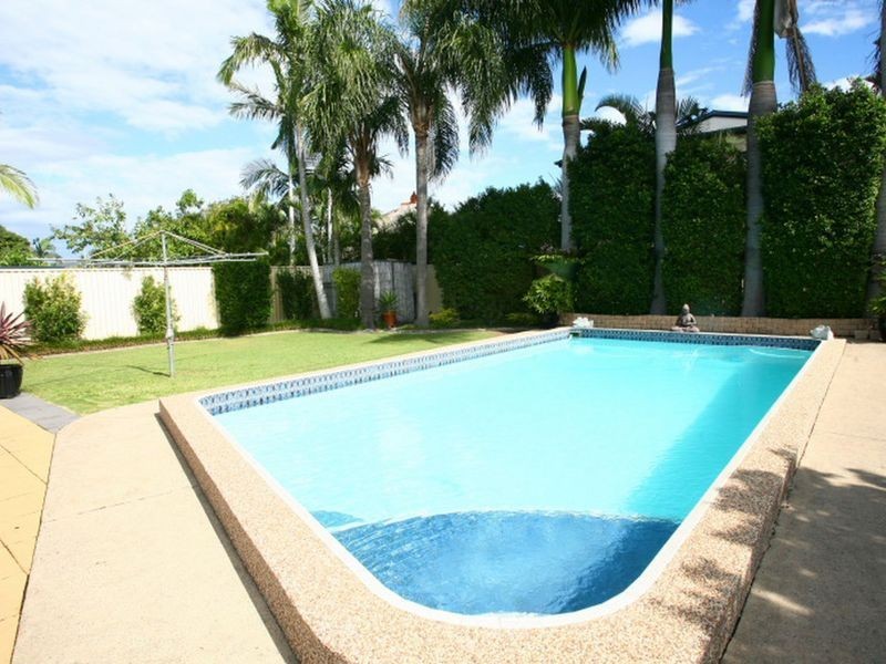 64 Campbell Street, Sorrento QLD 4217