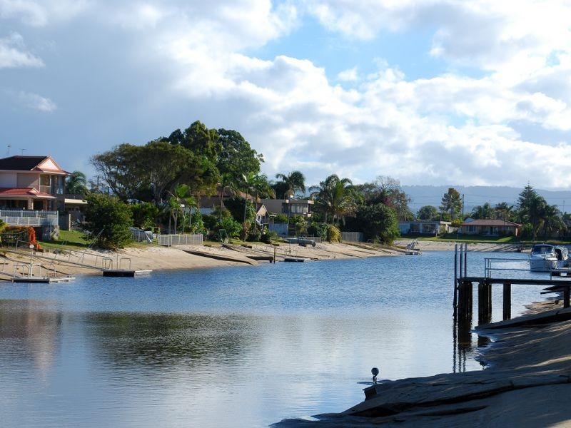 8 Park Avenue, Broadbeach Waters QLD 4218