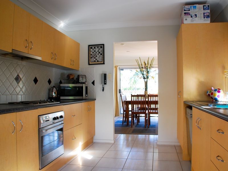 8 Park Avenue, Broadbeach Waters QLD 4218