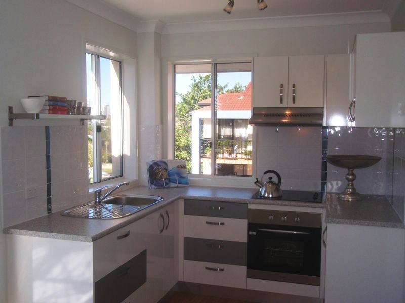 20/14 Darrambal Street, Chevron Island QLD 4217