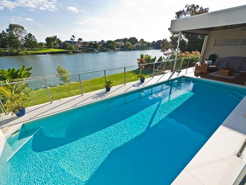 4002 The Boulevarde, Benowa QLD 4217