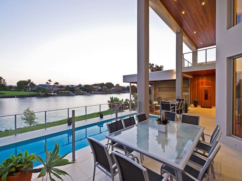 4002 The Boulevarde, Benowa QLD 4217