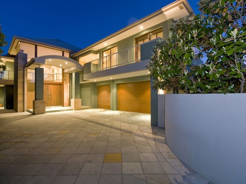 813 Legend Trail, Robina QLD 4226