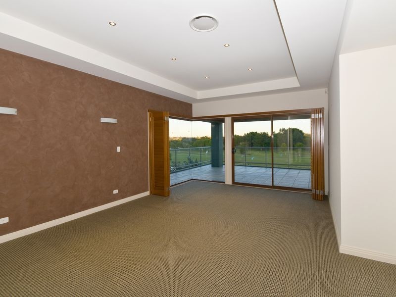 813 Legend Trail, Robina QLD 4226