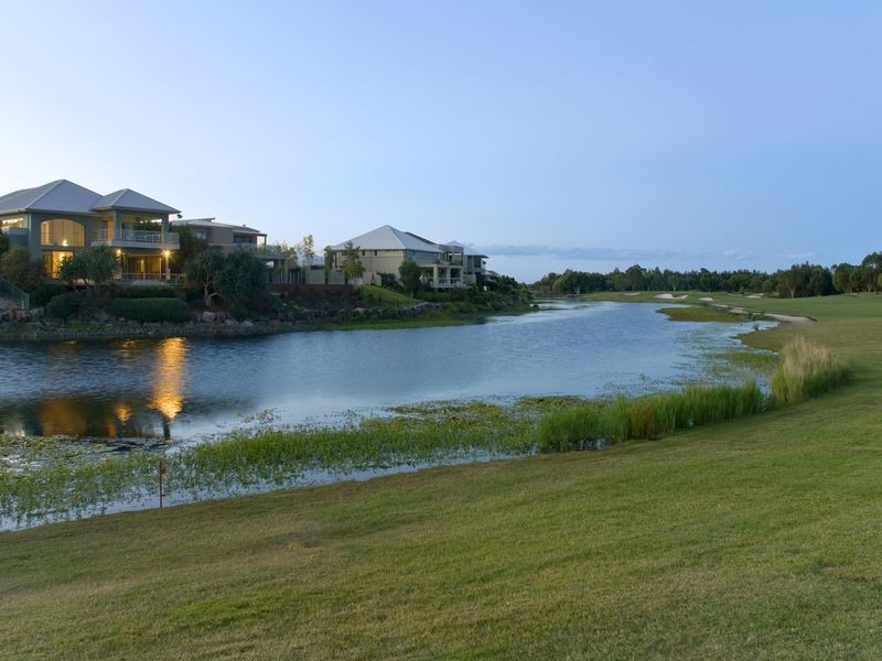 813 Legend Trail, Robina QLD 4226