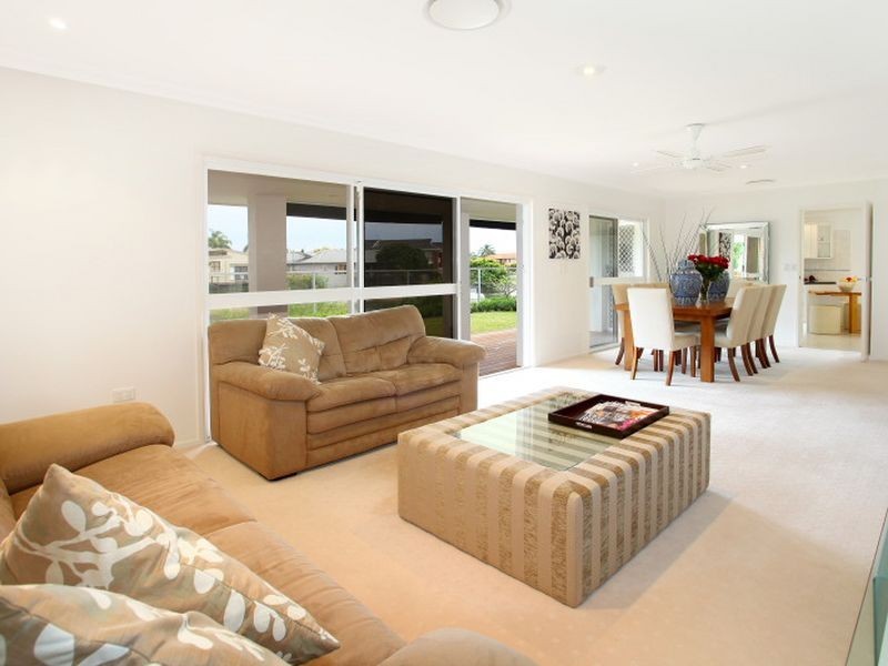 49 Boomerang Crescent, Sorrento QLD 4217