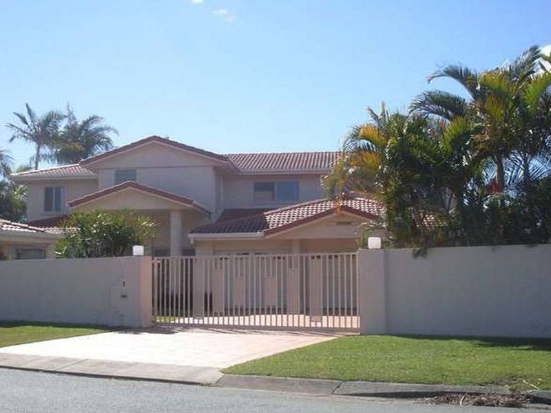 1 Balmoral Avenue, Sorrento QLD 4217