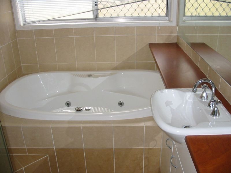 30 Saywell Street, Sorrento QLD 4217