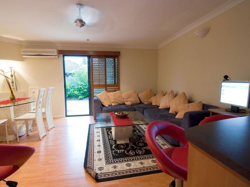 1/403 Bayview Street, Hollywell QLD 4216