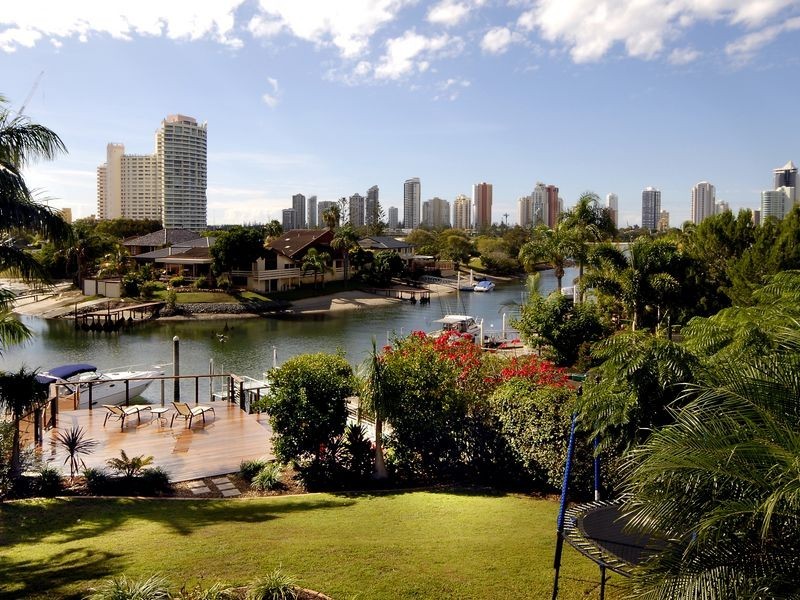 19 Wildash Street, Southport QLD 4215