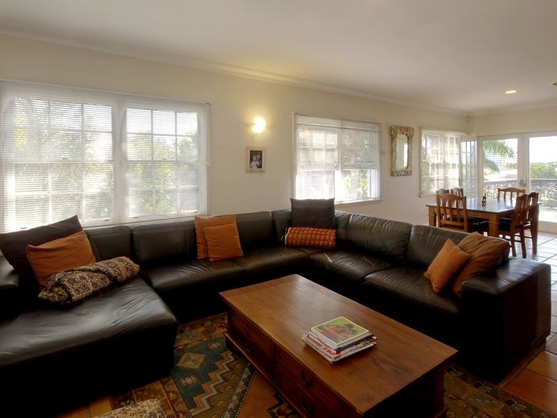 19 Wildash Street, Southport QLD 4215