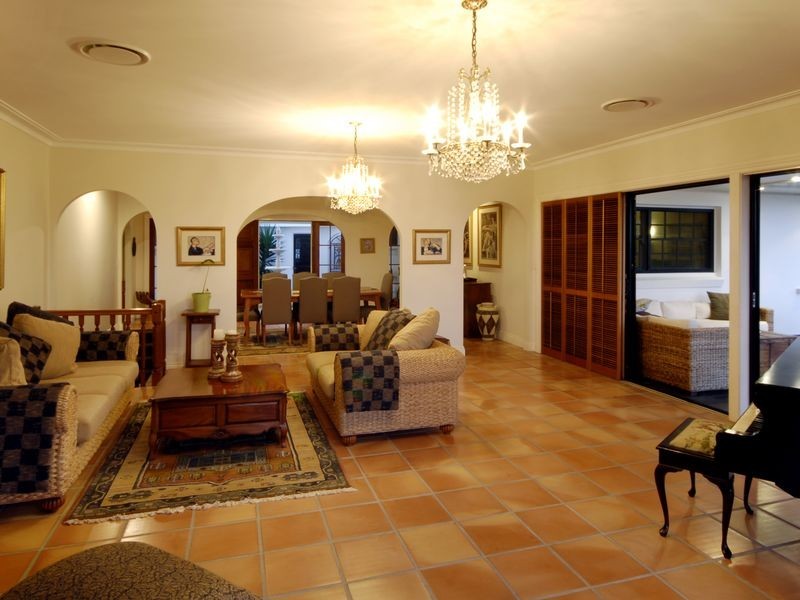 19 Wildash Street, Southport QLD 4215