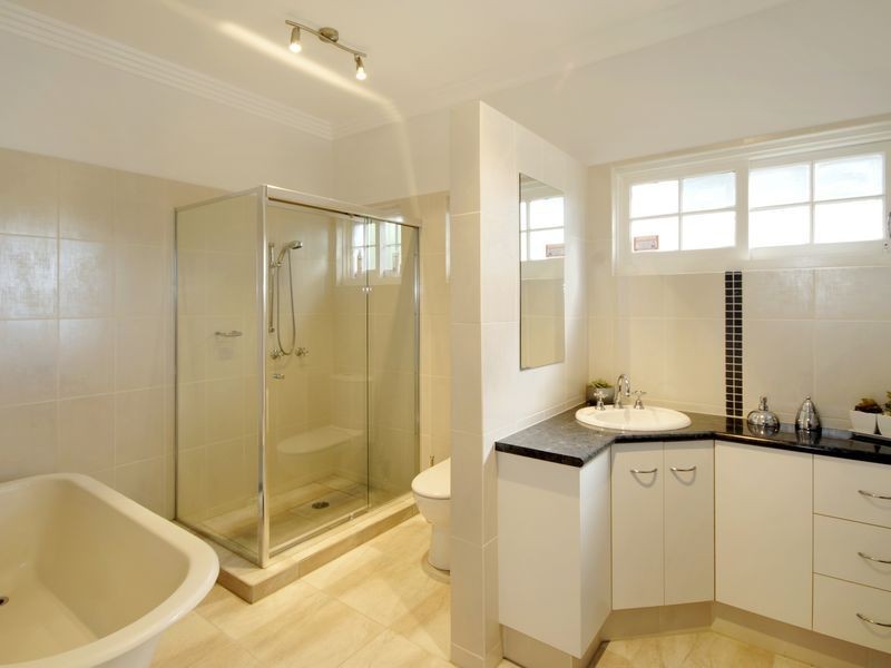 19 Wildash Street, Southport QLD 4215