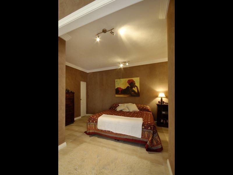 19 Wildash Street, Southport QLD 4215