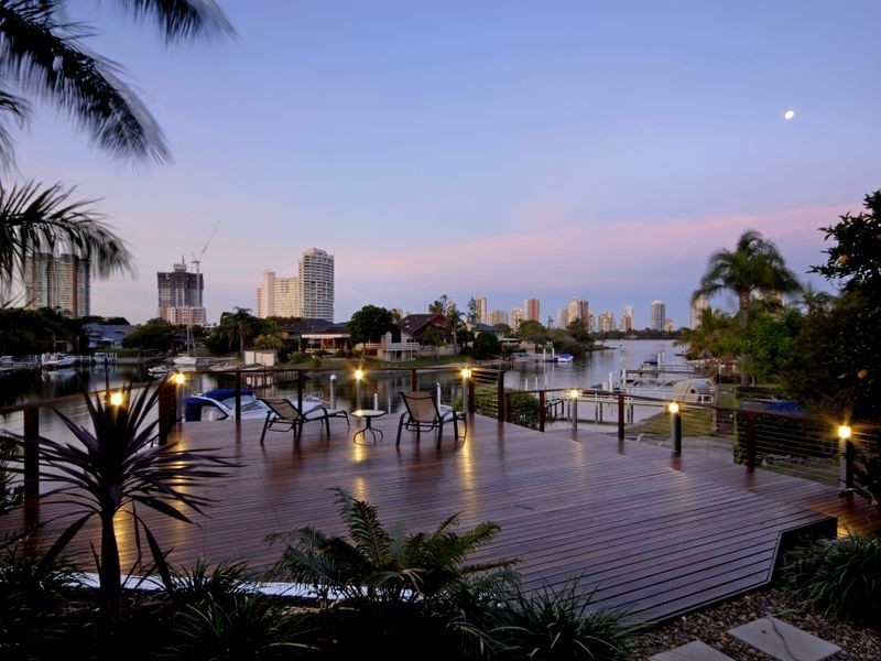 19 Wildash Street, Southport QLD 4215