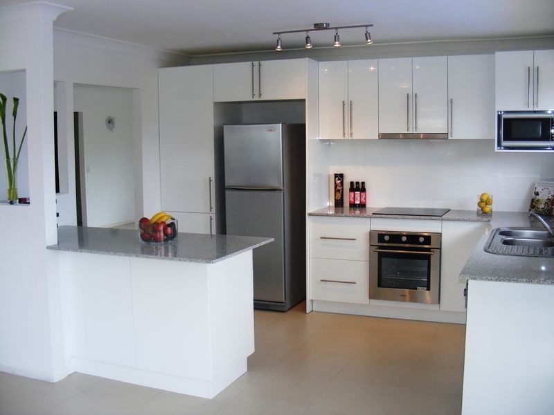 3 Vaucluse Place, Sorrento QLD 4217