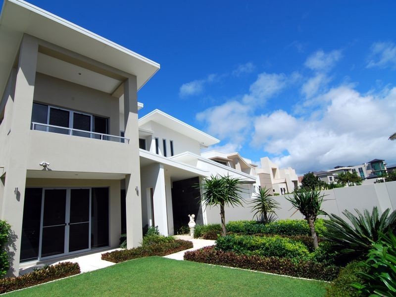 4 Westminster Ct, Sovereign Islands QLD 4216