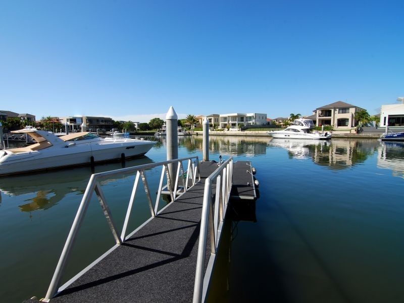 4 Westminster Ct, Sovereign Islands QLD 4216